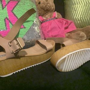 STEVE MADDEN PLATFORM SANDALS